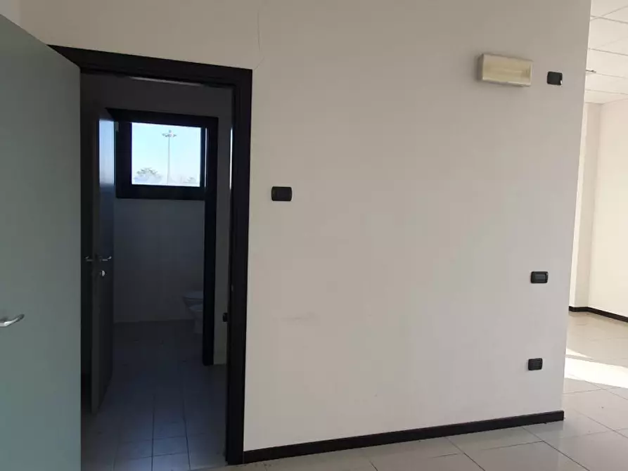 Immagine 12 di Ufficio in vendita  in via Quasimodo a Castel Maggiore