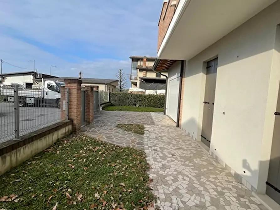 Immagine 10 di Casa bifamiliare in vendita  a Campodarsego