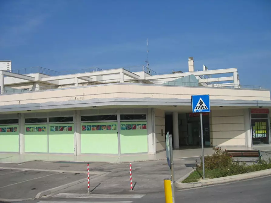 Immagine 2 di Negozio in vendita  in strada provinciale 35 a San Clemente