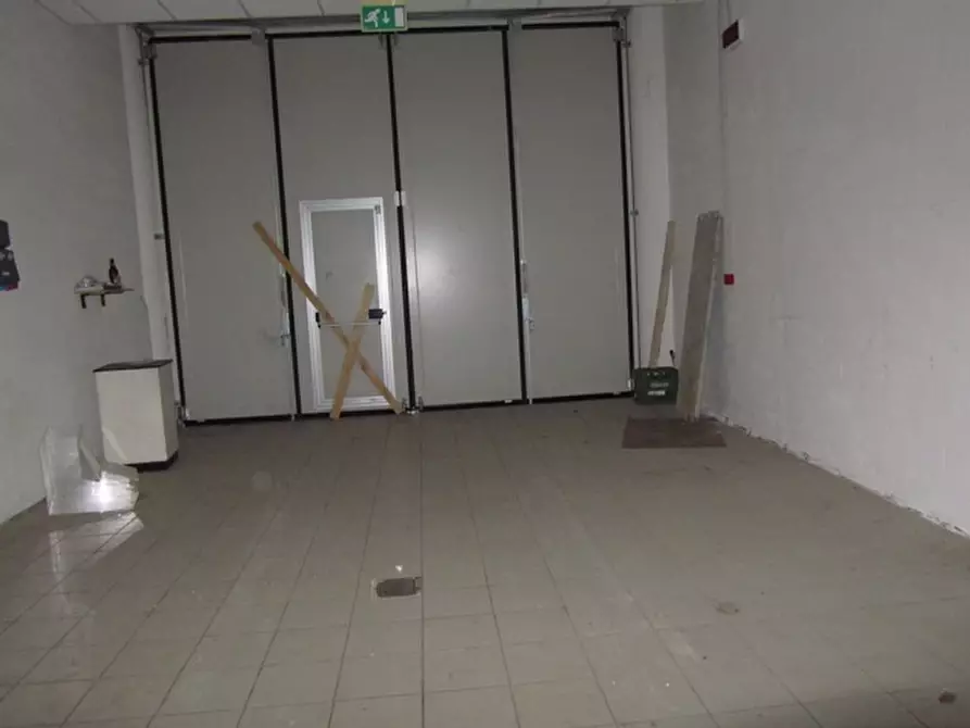 Immagine 9 di Negozio in vendita  in strada provinciale 35 a San Clemente