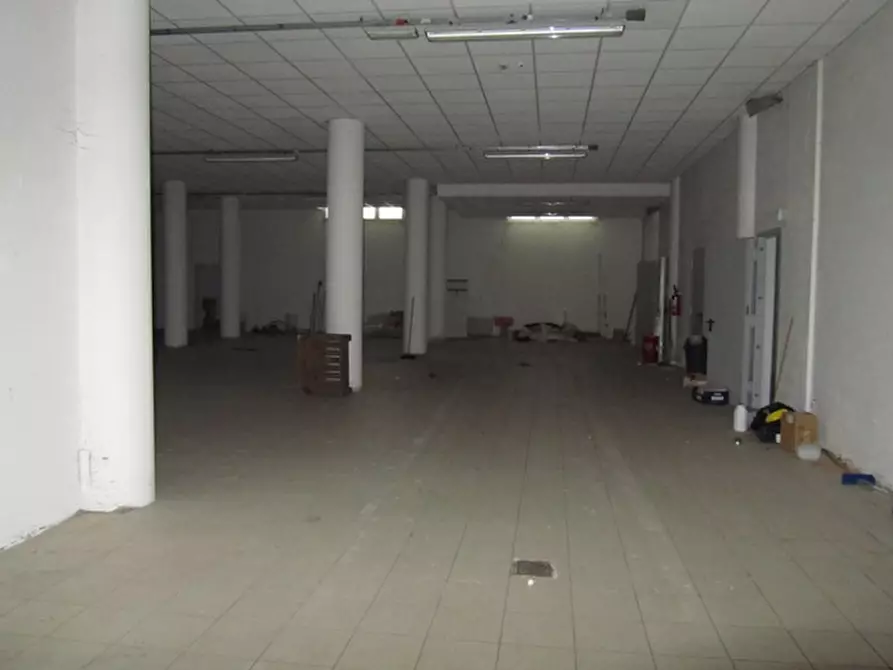 Immagine 10 di Negozio in vendita  in strada provinciale 35 a San Clemente