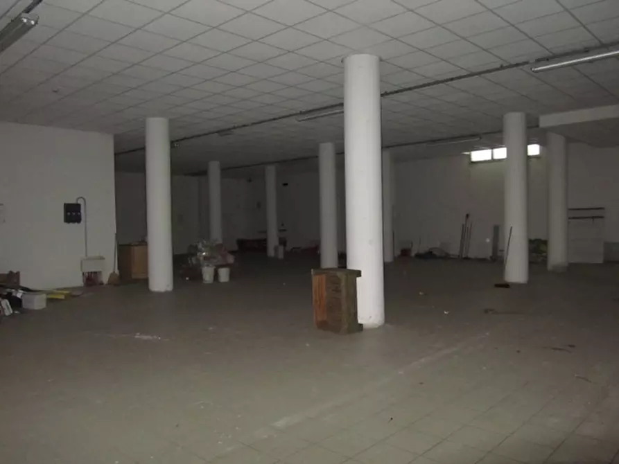 Immagine 11 di Negozio in vendita  in strada provinciale 35 a San Clemente