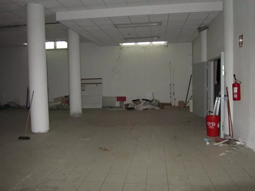 Immagine 12 di Negozio in vendita  in strada provinciale 35 a San Clemente