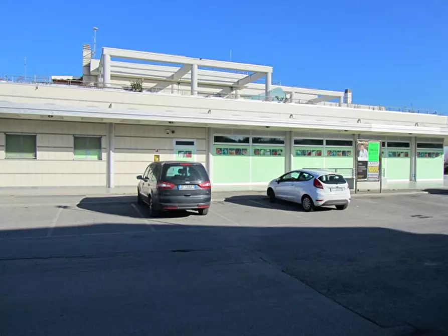 Immagine 14 di Negozio in vendita  in strada provinciale 35 a San Clemente