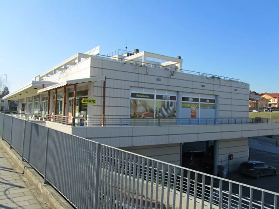 Immagine 15 di Negozio in vendita  in strada provinciale 35 a San Clemente