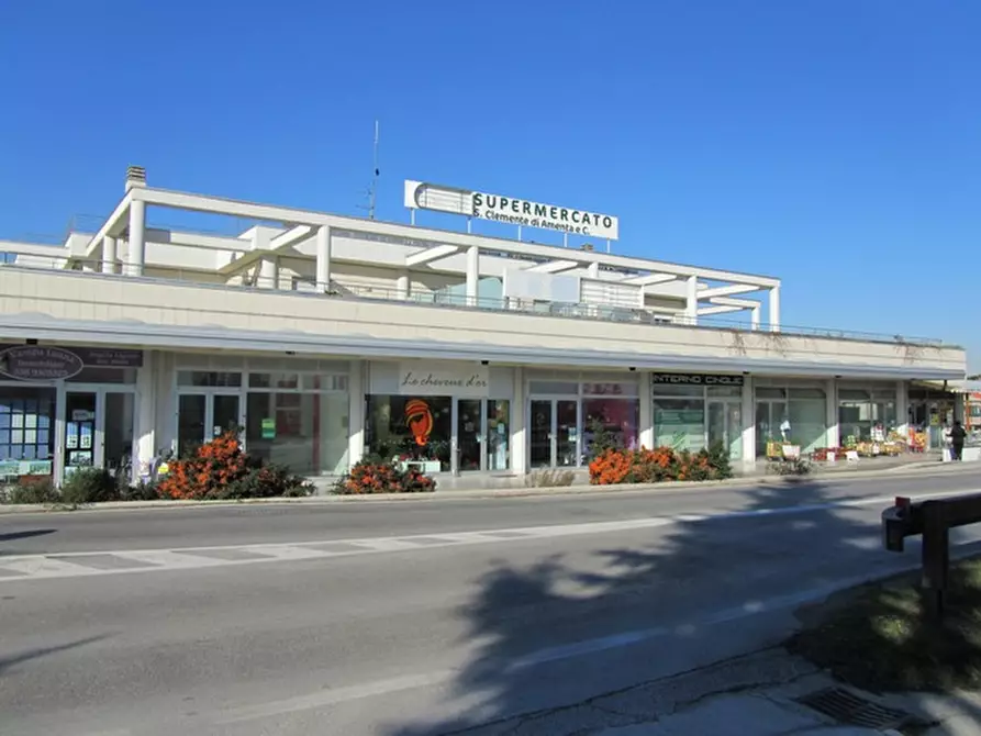 Immagine 16 di Negozio in vendita  in strada provinciale 35 a San Clemente