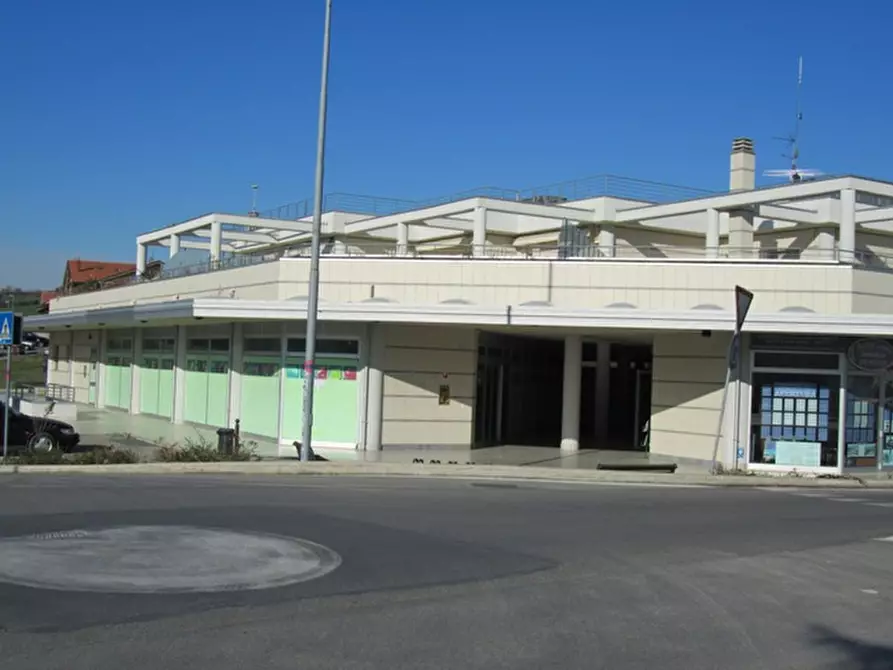 Immagine 17 di Negozio in vendita  in strada provinciale 35 a San Clemente