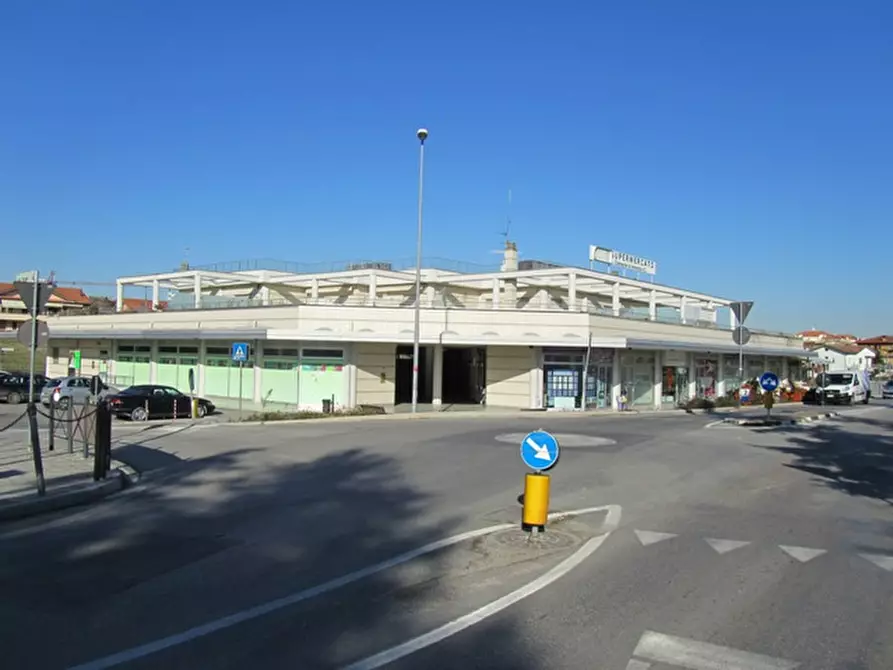 Immagine 18 di Negozio in vendita  in strada provinciale 35 a San Clemente