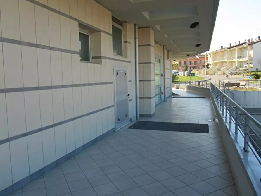 Immagine 21 di Negozio in vendita  in strada provinciale 35 a San Clemente