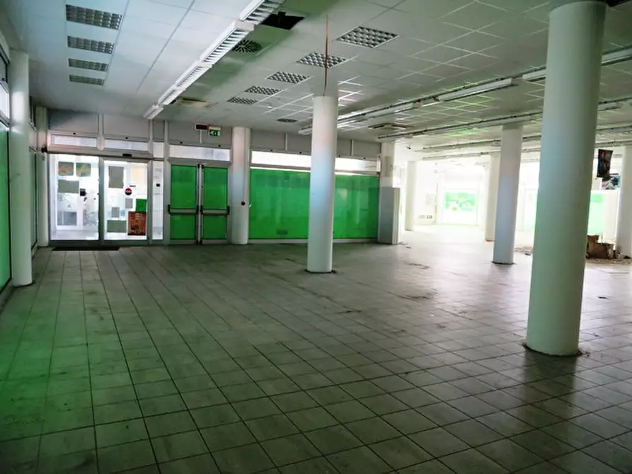 Immagine 27 di Negozio in vendita  in strada provinciale 35 a San Clemente