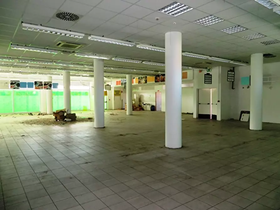 Immagine 28 di Negozio in vendita  in strada provinciale 35 a San Clemente