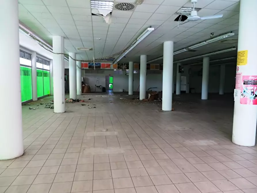 Immagine 30 di Negozio in vendita  in strada provinciale 35 a San Clemente