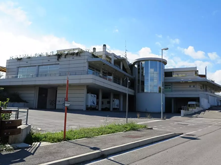 Immagine 31 di Negozio in vendita  in strada provinciale 35 a San Clemente