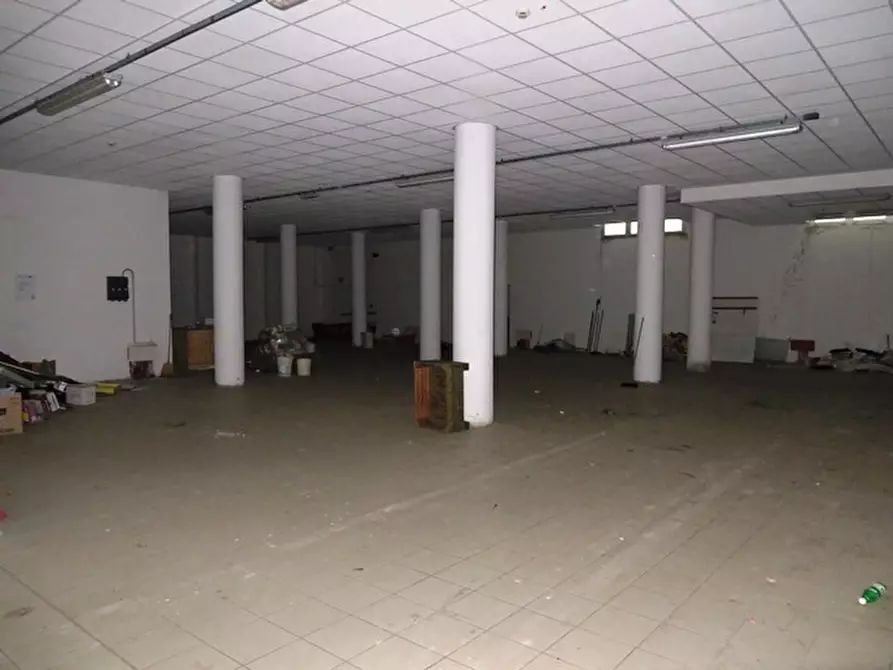 Immagine 32 di Negozio in vendita  in strada provinciale 35 a San Clemente