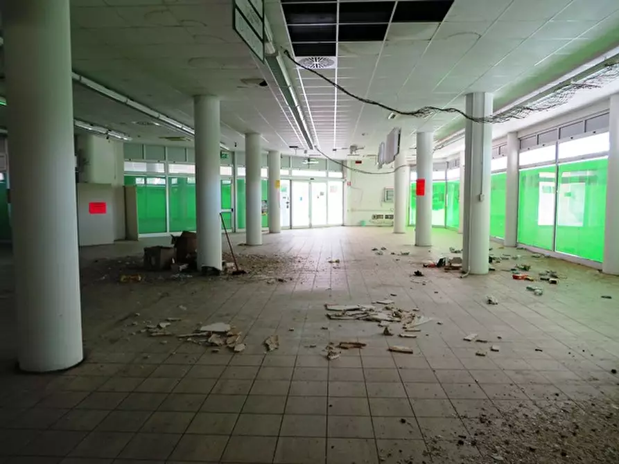 Immagine 33 di Negozio in vendita  in strada provinciale 35 a San Clemente