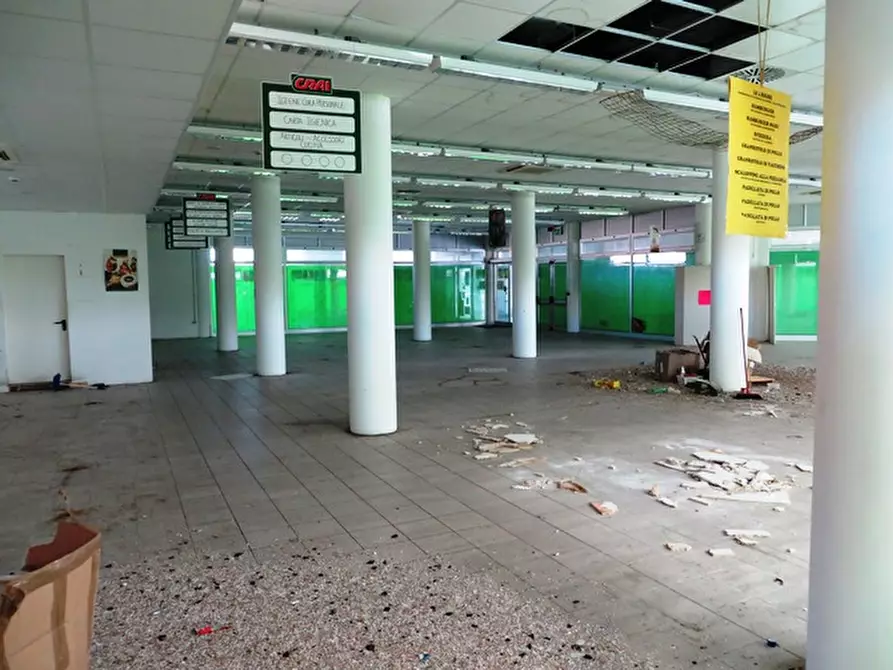 Immagine 36 di Negozio in vendita  in strada provinciale 35 a San Clemente