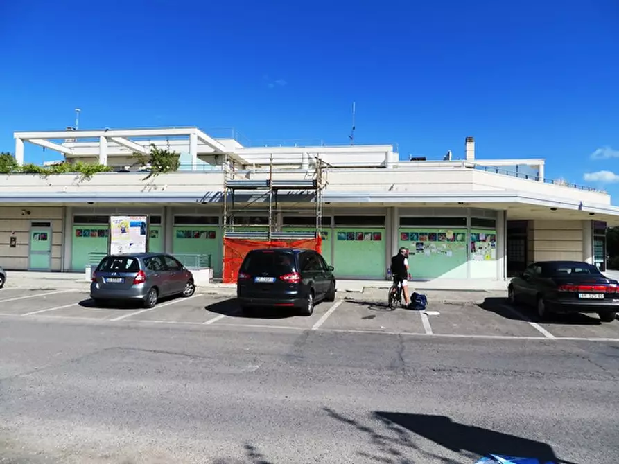 Immagine 37 di Negozio in vendita  in strada provinciale 35 a San Clemente