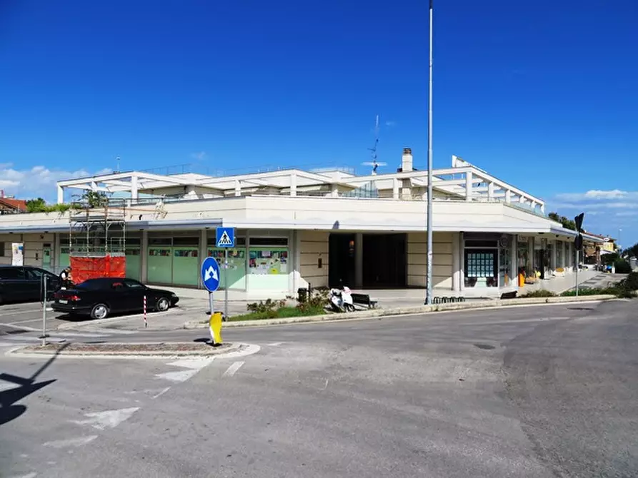 Immagine 38 di Negozio in vendita  in strada provinciale 35 a San Clemente