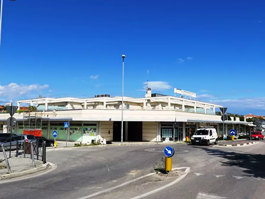 Immagine 1 di Negozio in vendita  in strada provinciale 35 a San Clemente