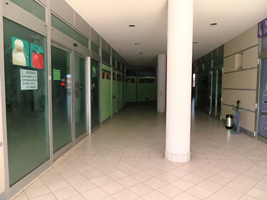 Immagine 41 di Negozio in vendita  in strada provinciale 35 a San Clemente