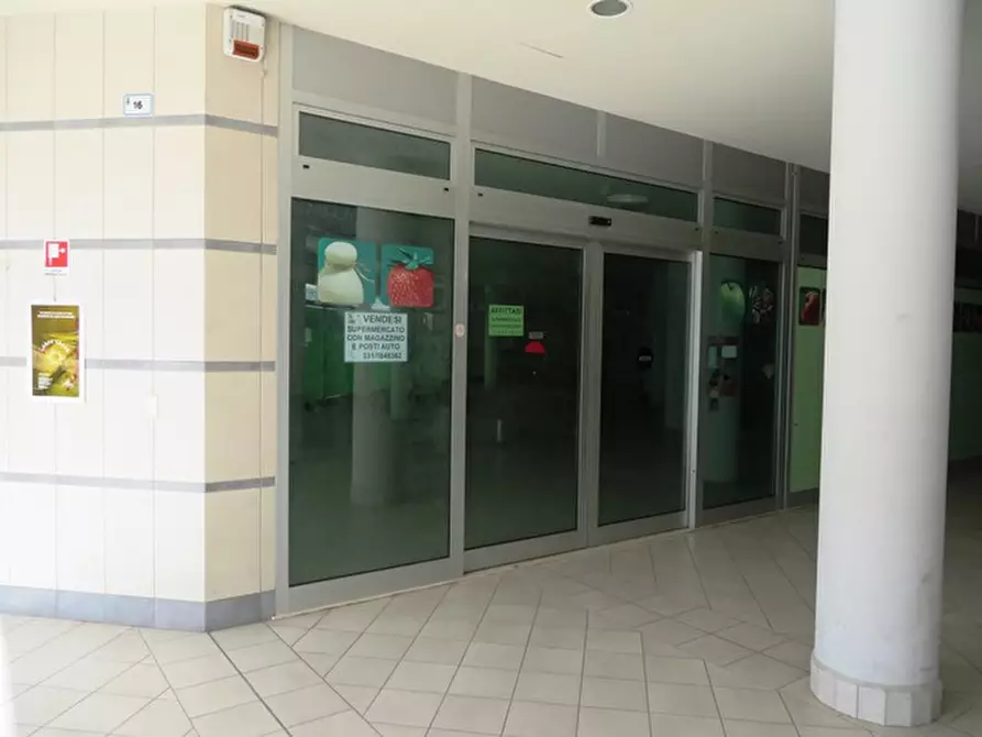 Immagine 42 di Negozio in vendita  in strada provinciale 35 a San Clemente