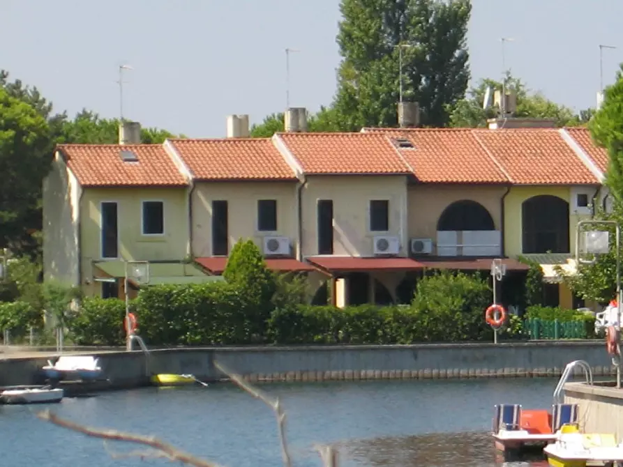 Immagine 17 di Villa in vendita  a Rosolina