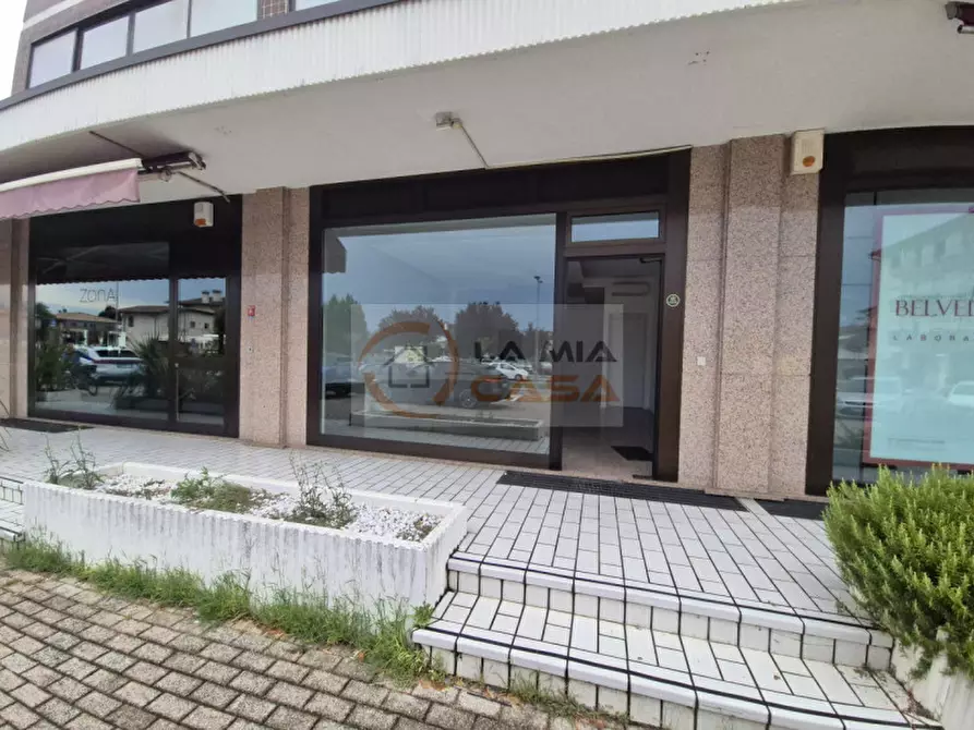 Immagine 11 di Negozio in affitto  in Via Romea, n. 65/i bis - 35020 Legnaro (PD) a Legnaro