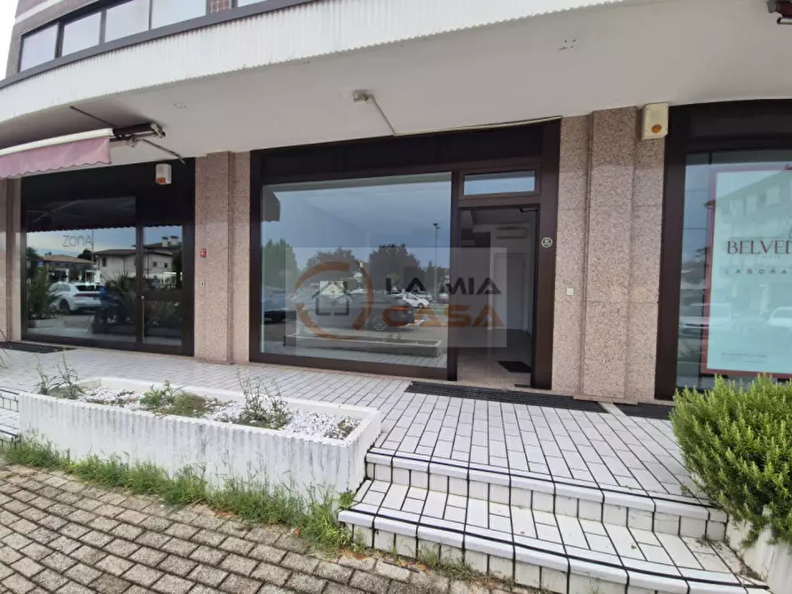 Immagine 12 di Negozio in affitto  in Via Romea, n. 65/i bis - 35020 Legnaro (PD) a Legnaro