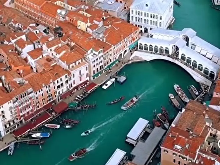 Immagine 1 di Attività commerciale in affitto  in rio terà san leonardo a Venezia