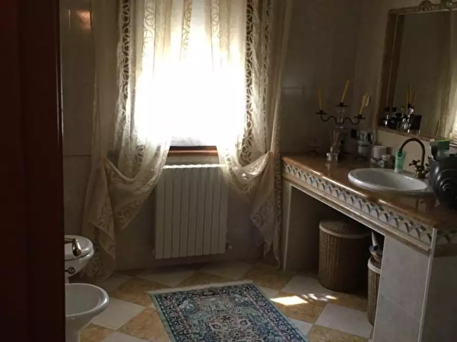 Immagine 28 di Villa in vendita  a Suzzara