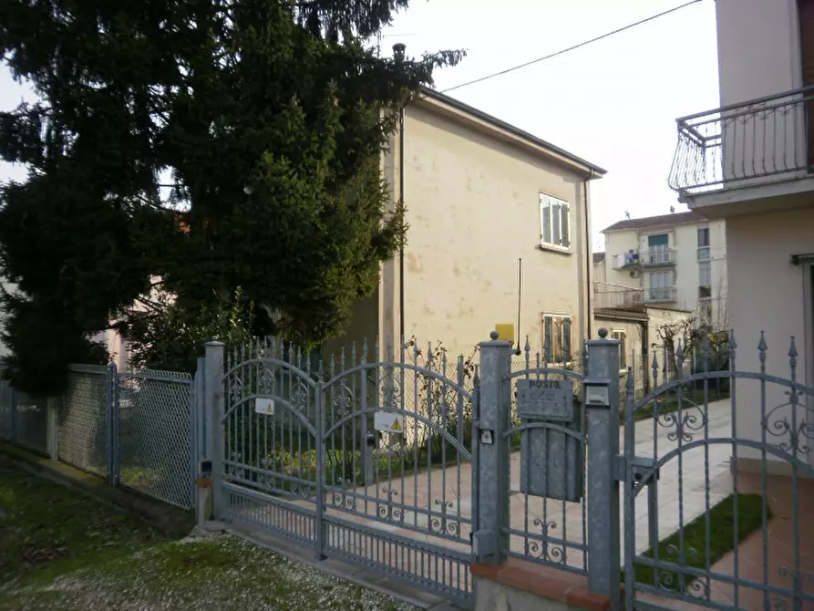 Immagine 1 di Casa indipendente in vendita  a Suzzara