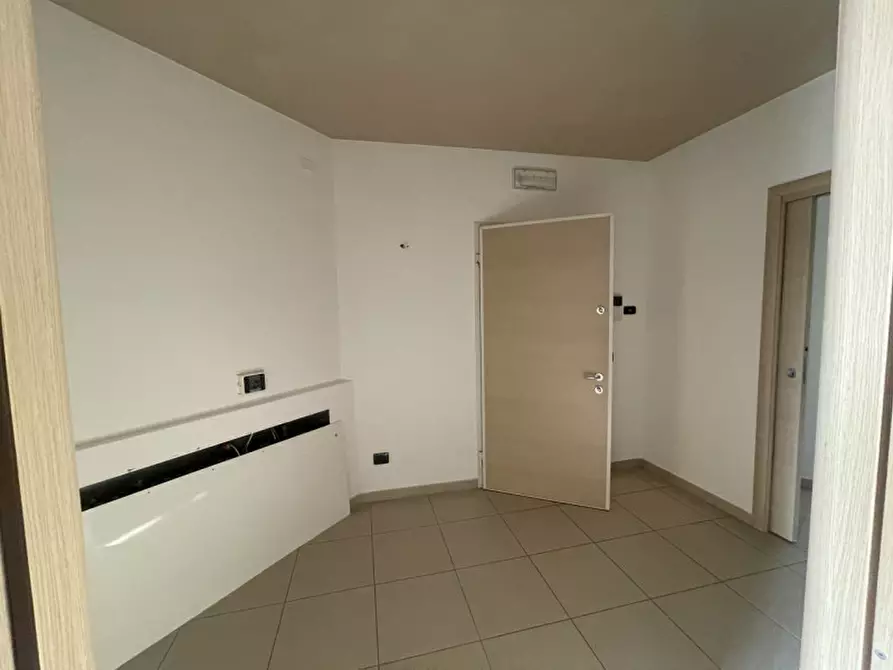 Immagine 3 di Ufficio in affitto  a Suzzara