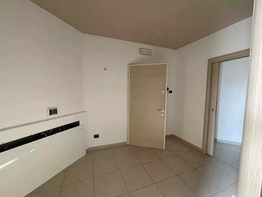 Immagine 4 di Ufficio in affitto  a Suzzara