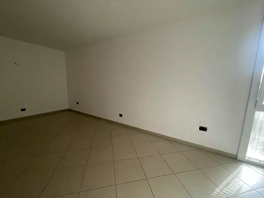 Immagine 7 di Ufficio in affitto  a Suzzara