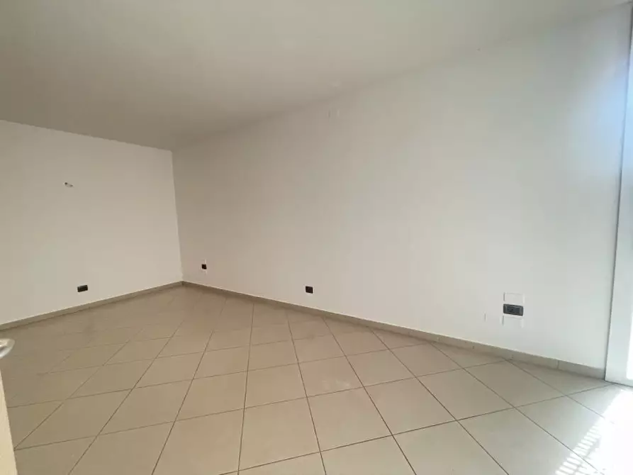 Immagine 8 di Ufficio in affitto  a Suzzara