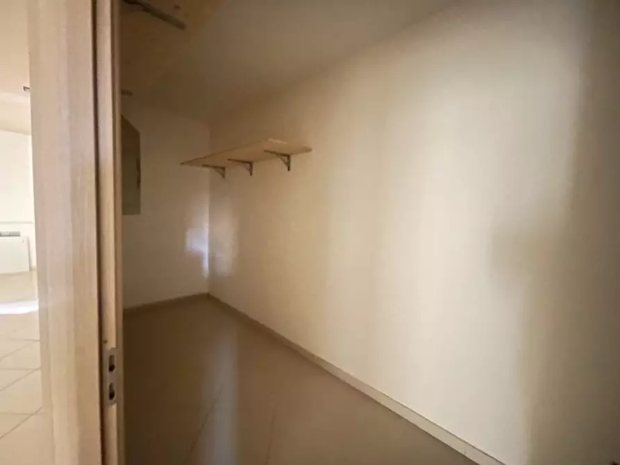 Immagine 11 di Ufficio in affitto  a Suzzara