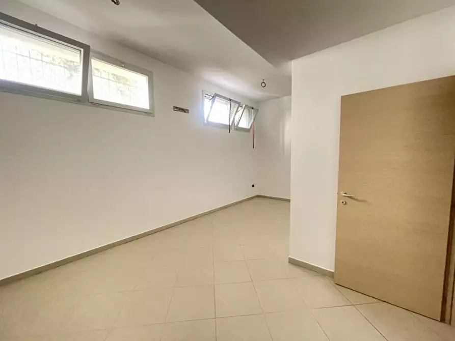 Immagine 12 di Ufficio in affitto  a Suzzara