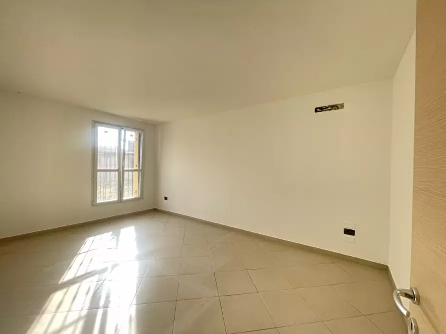 Immagine 15 di Ufficio in affitto  a Suzzara