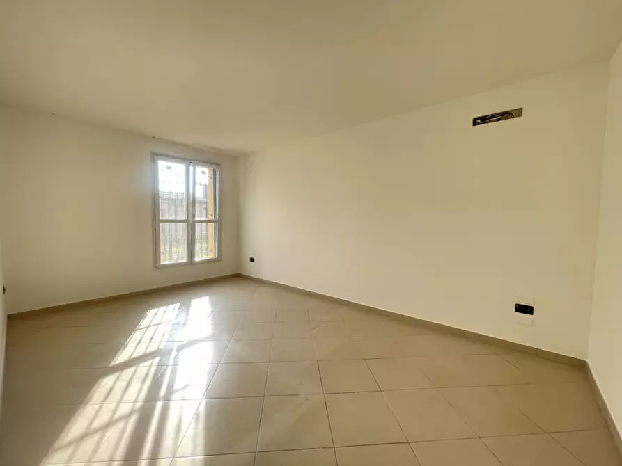 Immagine 16 di Ufficio in affitto  a Suzzara