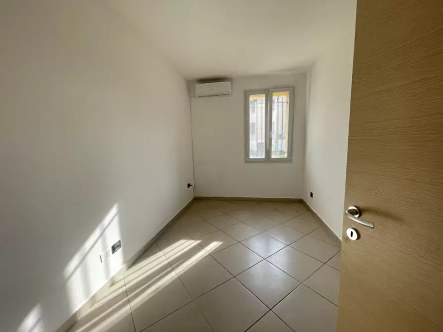 Immagine 17 di Ufficio in affitto  a Suzzara