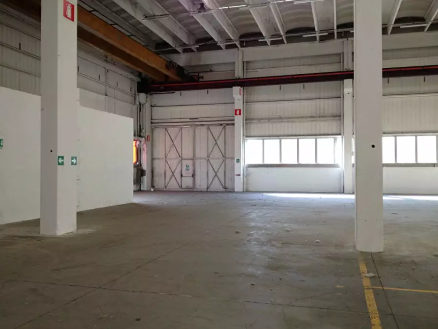 Immagine 3 di Capannone industriale in vendita  a Padova