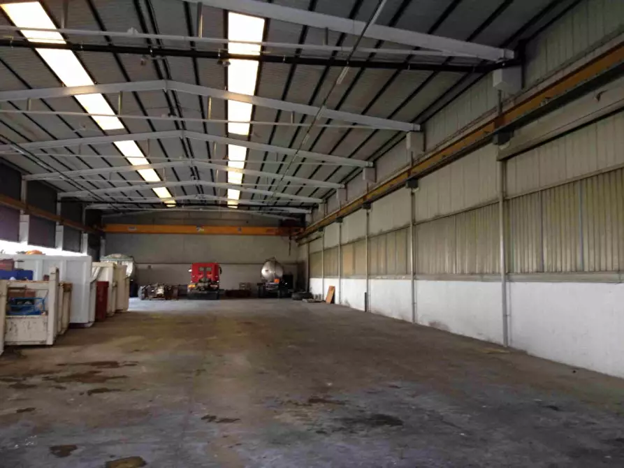 Immagine 10 di Capannone industriale in vendita  a Padova