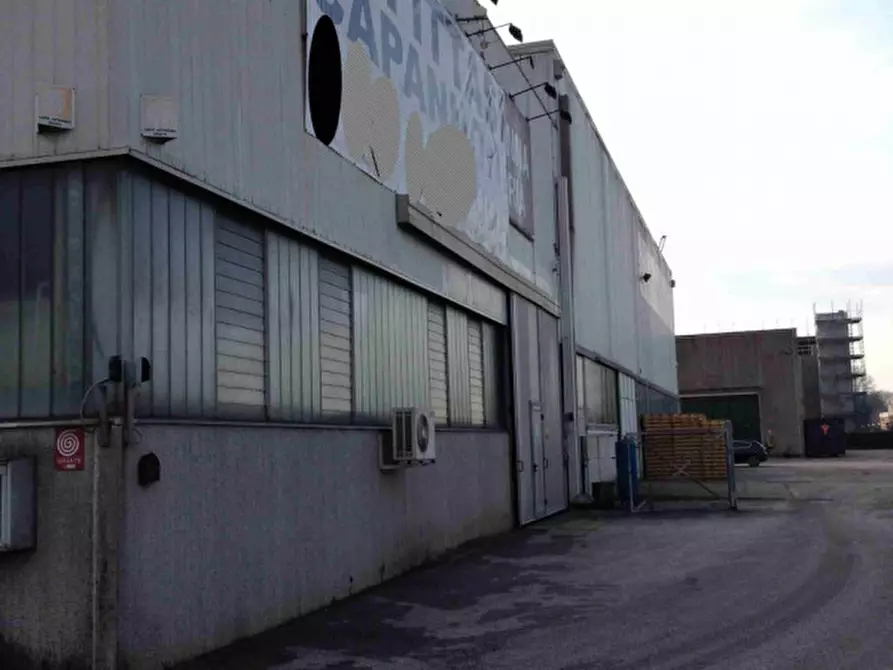 Immagine 11 di Capannone industriale in vendita  a Padova