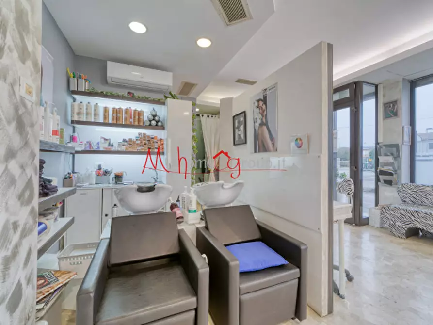 Immagine 4 di Negozio in vendita  in Via Ampere a Padova