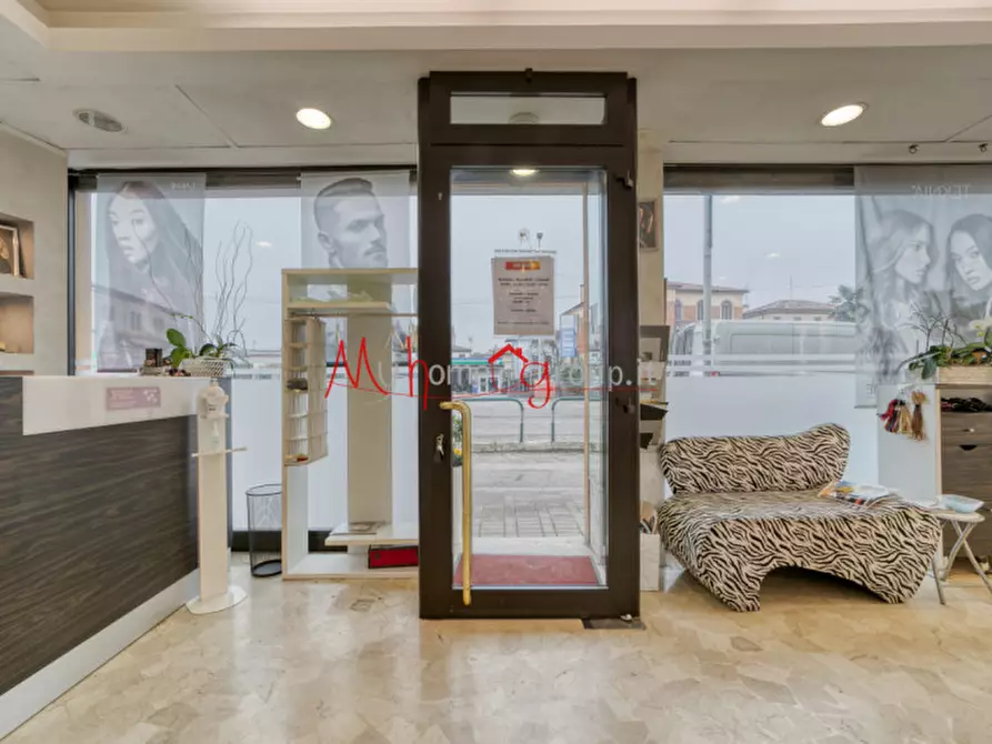 Immagine 17 di Negozio in vendita  in Via Ampere a Padova