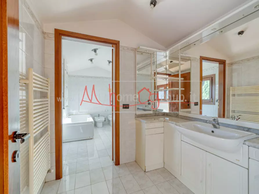 Immagine 24 di Villa in vendita  in via Pioveghetto a Padova