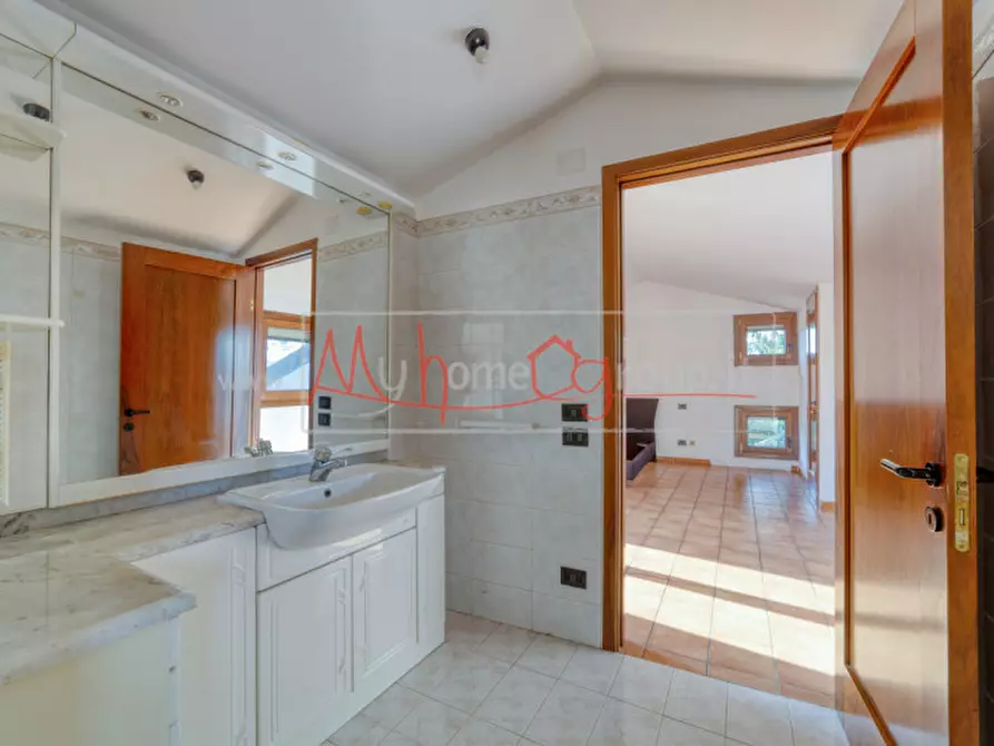 Immagine 25 di Villa in vendita  in via Pioveghetto a Padova