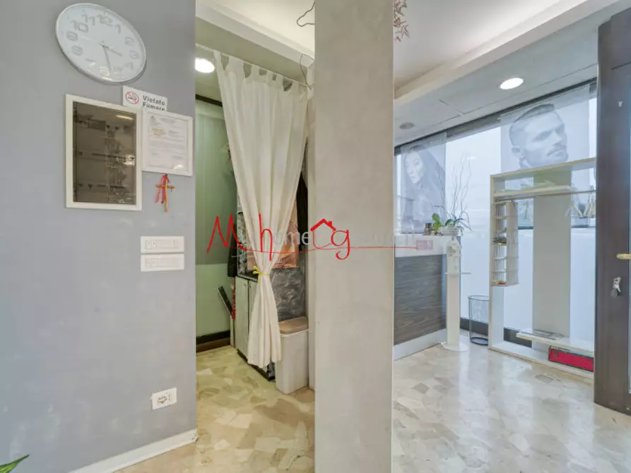 Immagine 2 di Negozio in vendita  in Via Ampere a Padova