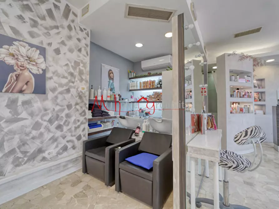 Immagine 3 di Negozio in vendita  in Via Ampere a Padova