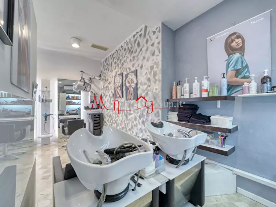 Immagine 5 di Negozio in vendita  in Via Ampere a Padova